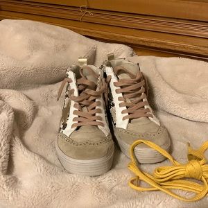 Shushop sneakers